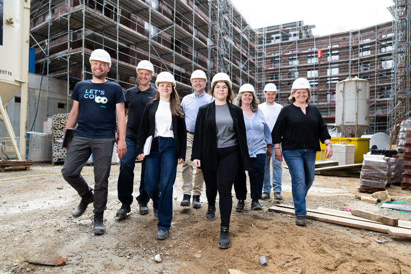 Team Foto der coop auf einer Baustelle